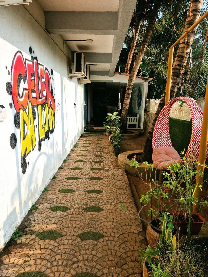 Celeb Da Luna image