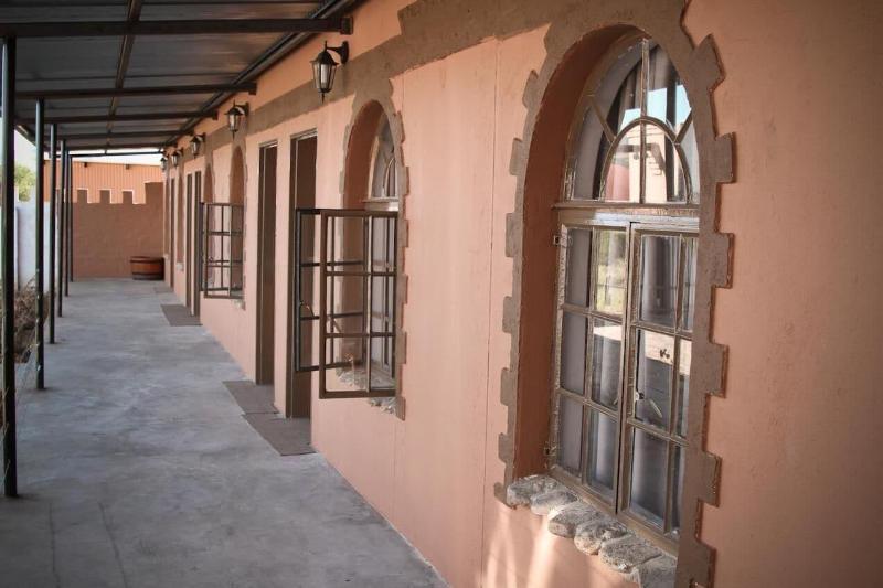 Sweet Thorn Retreat Airport Lodge image