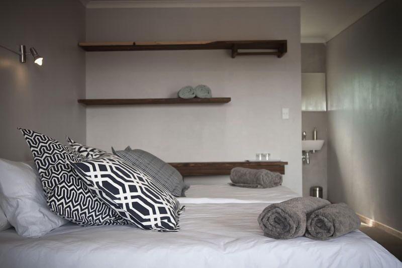 Sweet Thorn Retreat Airport Lodge image
