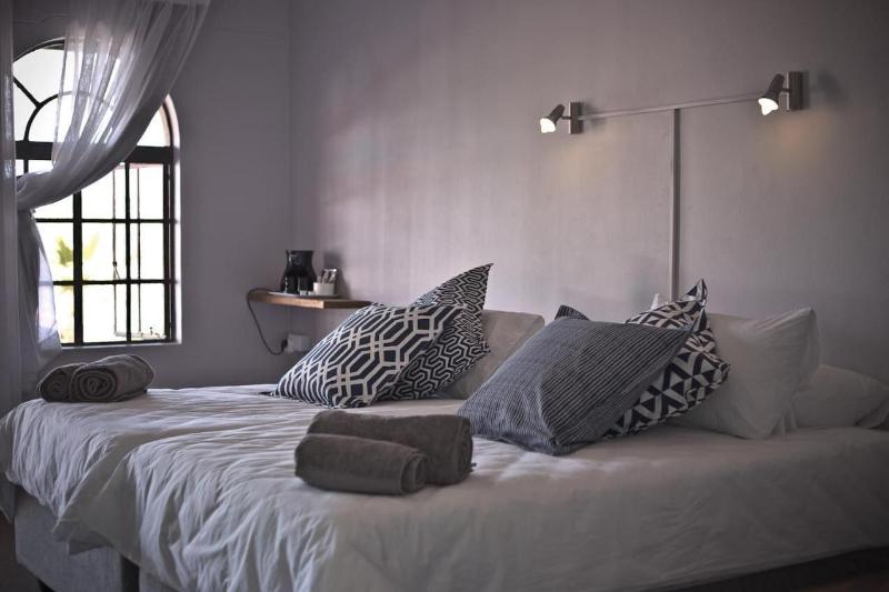 Sweet Thorn Retreat Airport Lodge image