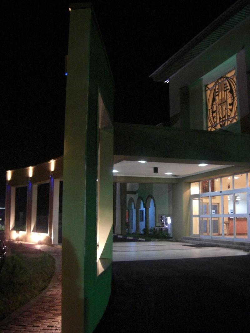 Axari Hotel Suites