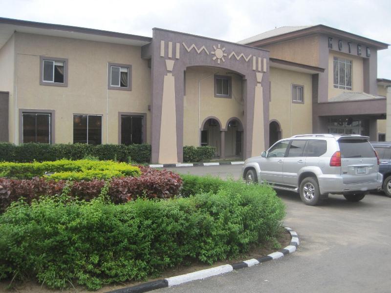 Axari Hotel Suites