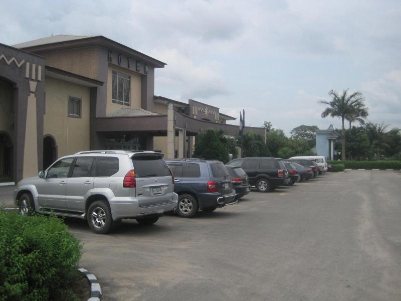 Axari Hotel Suites