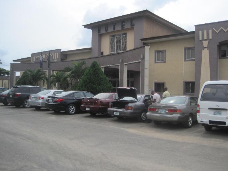 Axari Hotel Suites
