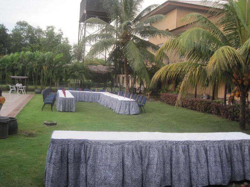 Axari Hotel Suites