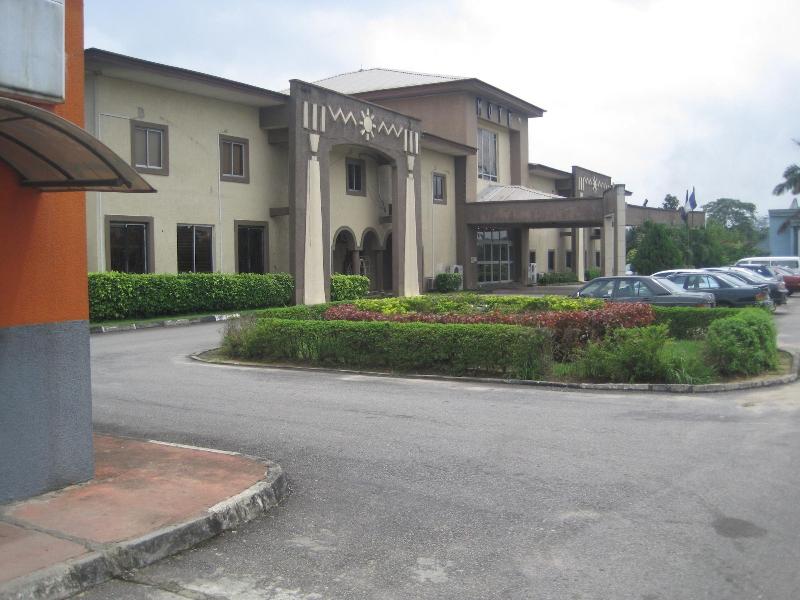 Axari Hotel Suites