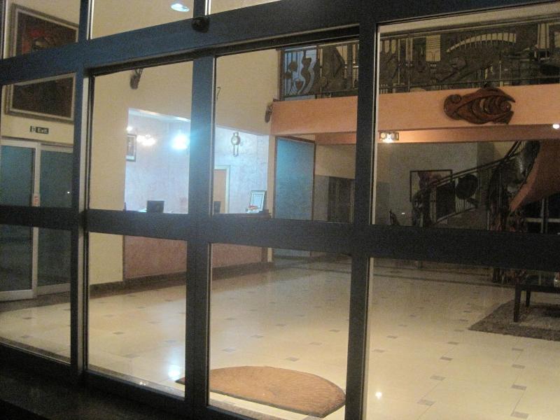 Axari Hotel Suites