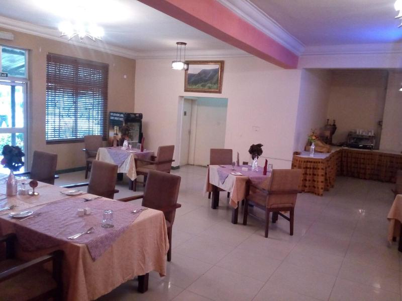 Axari Hotel Suites