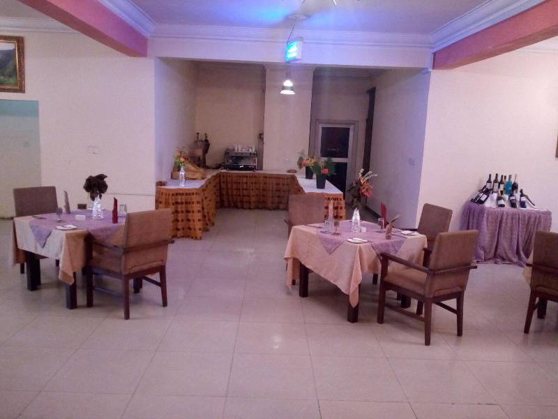 Axari Hotel Suites