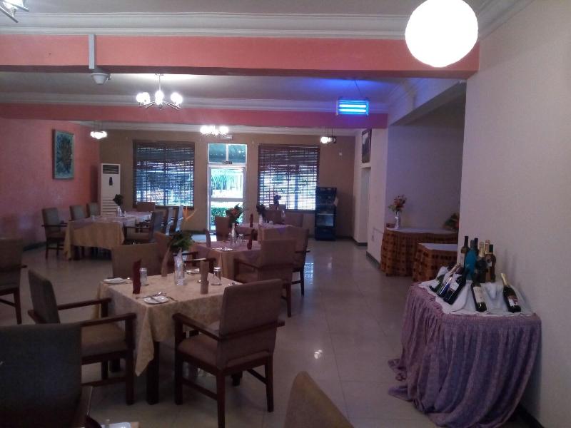 Axari Hotel Suites