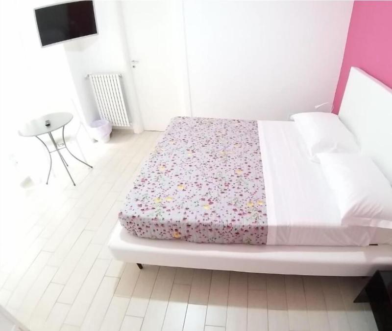 Vomerooms image