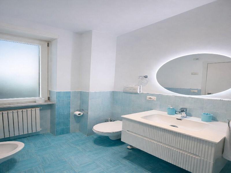 Vomerooms image
