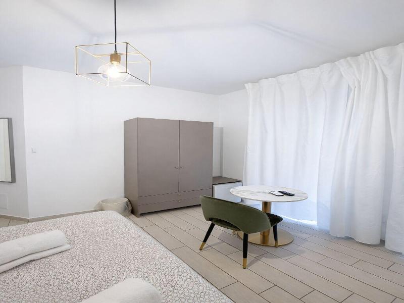 Vomerooms image