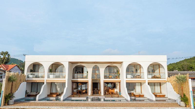 Tasana Bar And Luxury Resort image