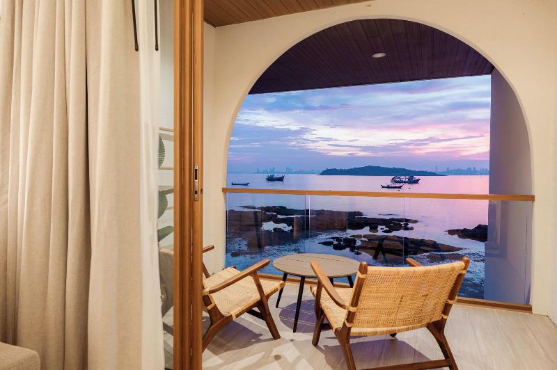 Tasana Bar And Luxury Resort image