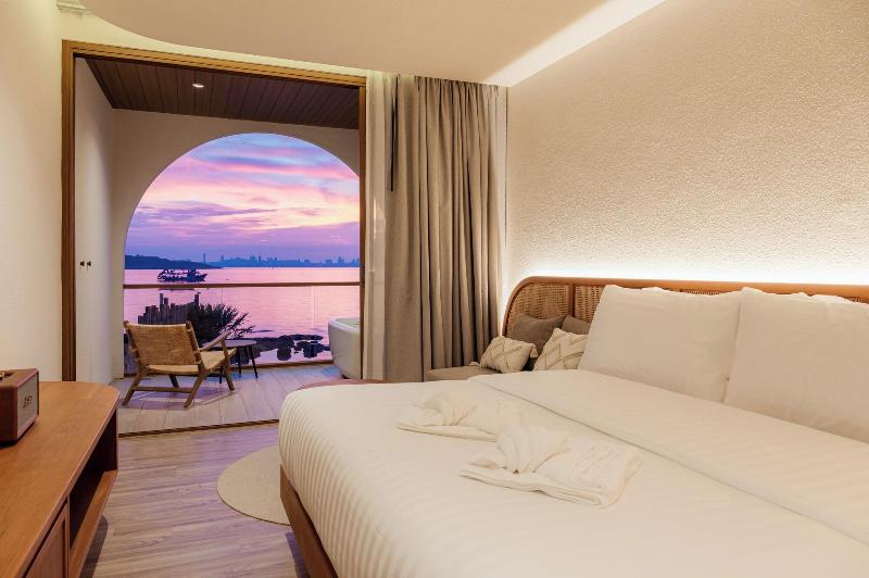 Tasana Bar And Luxury Resort image