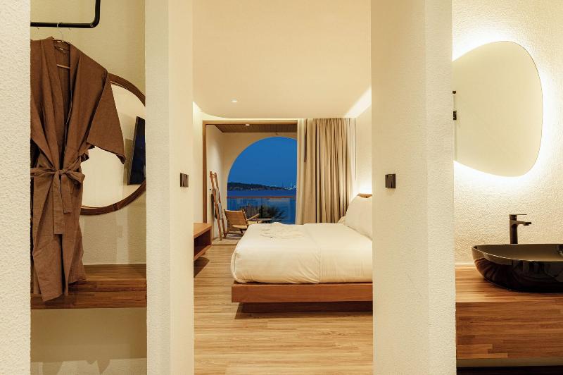 Tasana Bar And Luxury Resort image