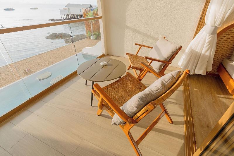 Tasana Bar And Luxury Resort image