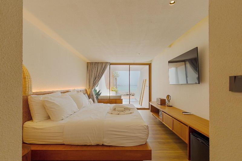 Tasana Bar And Luxury Resort image