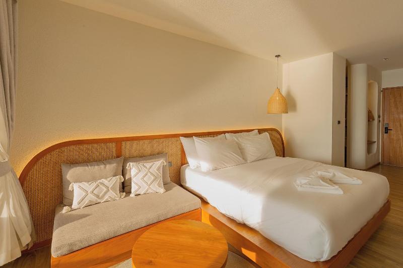 Tasana Bar And Luxury Resort image
