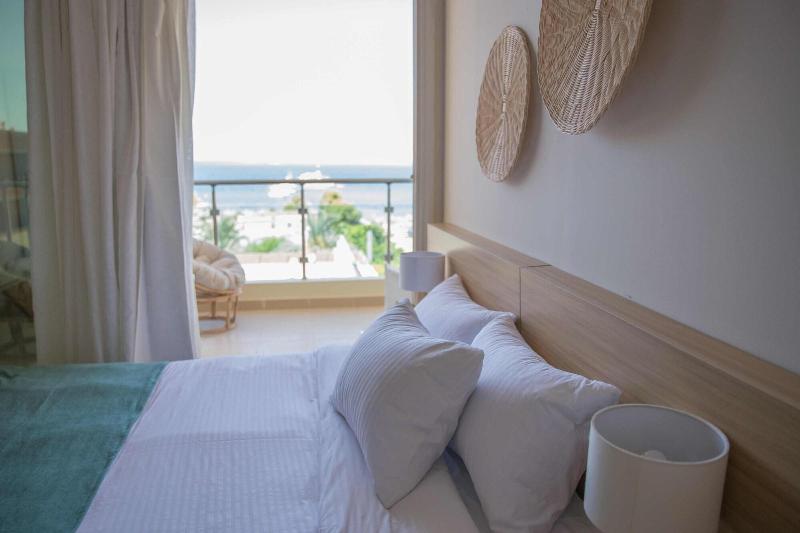 Redcon Suites image