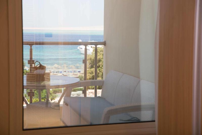 Redcon Suites image