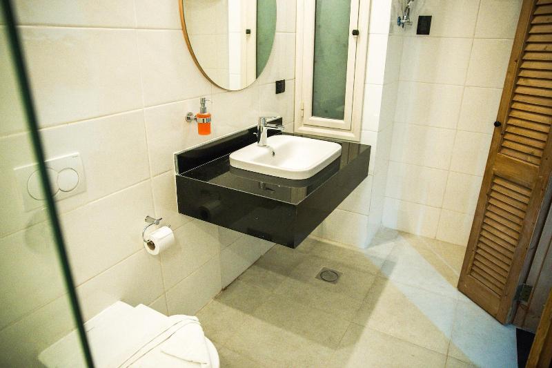 Redcon Suites image