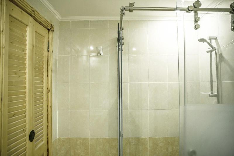 Redcon Suites image