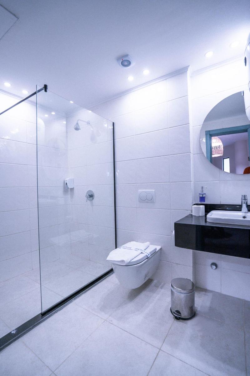 Redcon Suites image