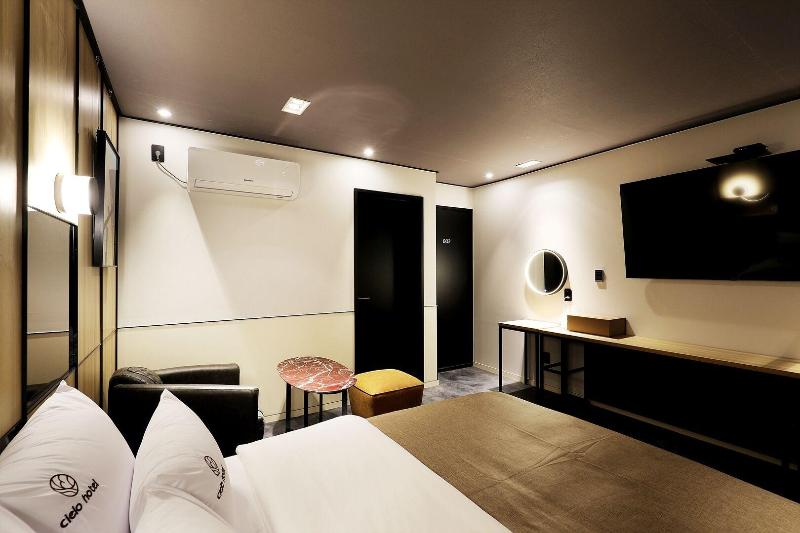 Cielo Hotel image