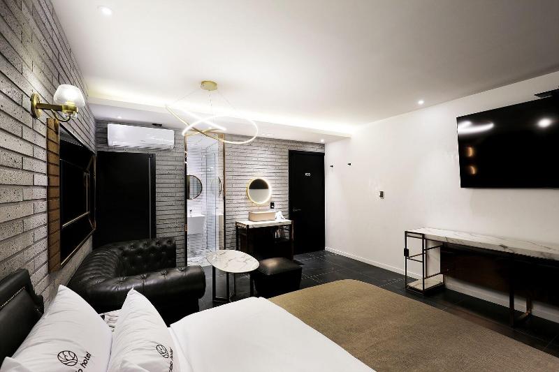 Cielo Hotel image