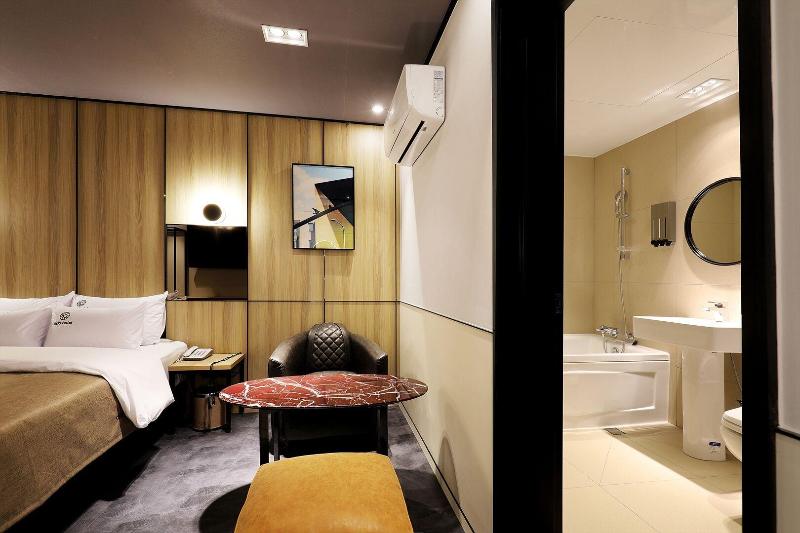 Cielo Hotel image