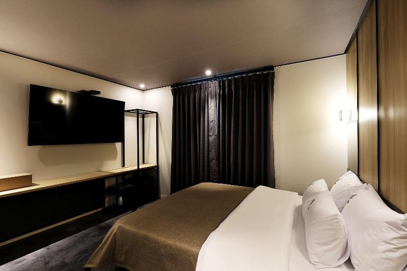 Cielo Hotel image