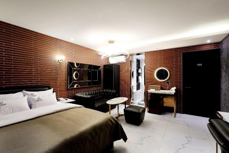 Cielo Hotel image