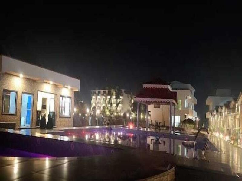 Llyods Beach Resort
