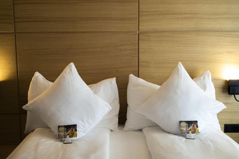 City Hotel Glarnerland image