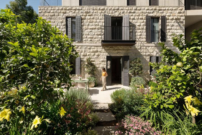 The Y House image