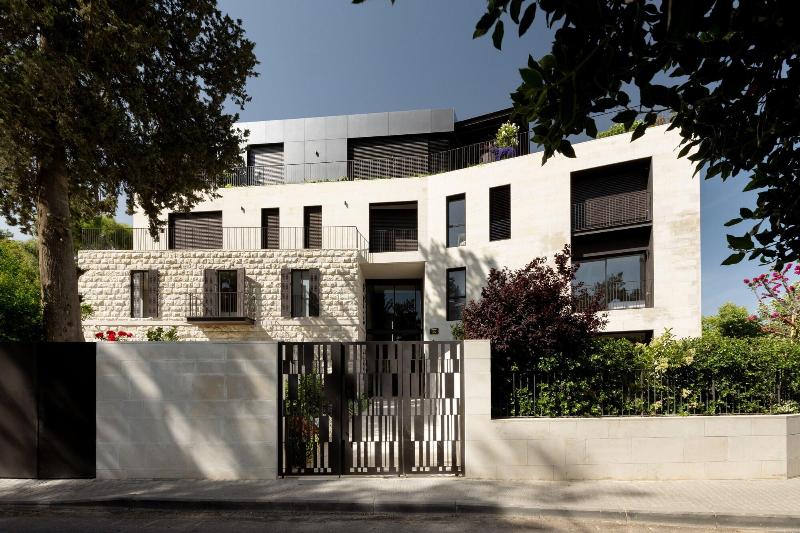 The Y House image