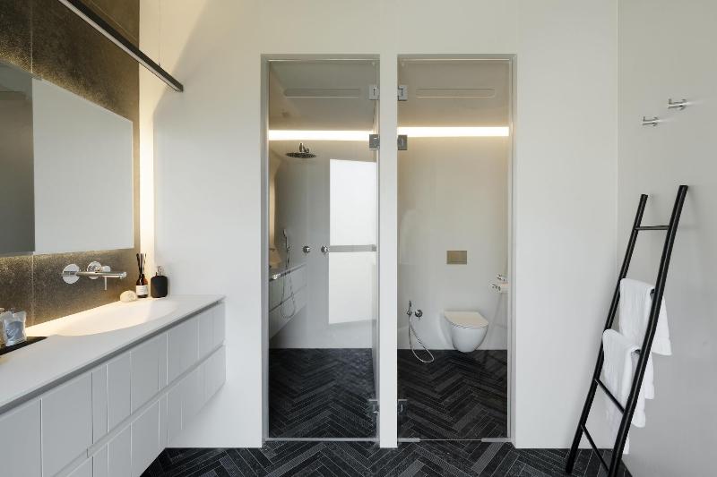 The Y House image