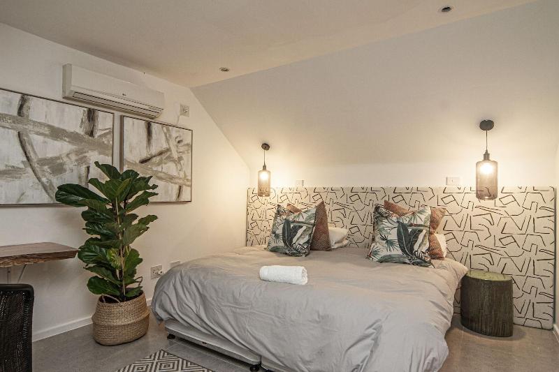 Shelbourne Lodge image