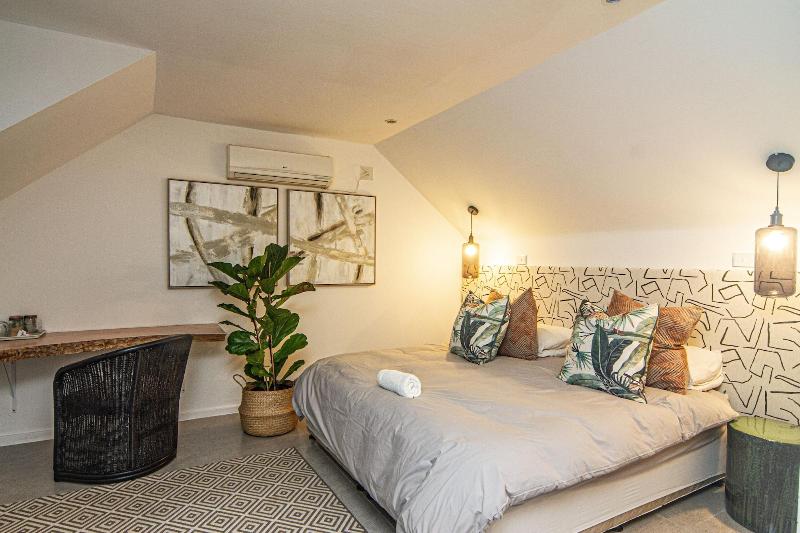 Shelbourne Lodge image