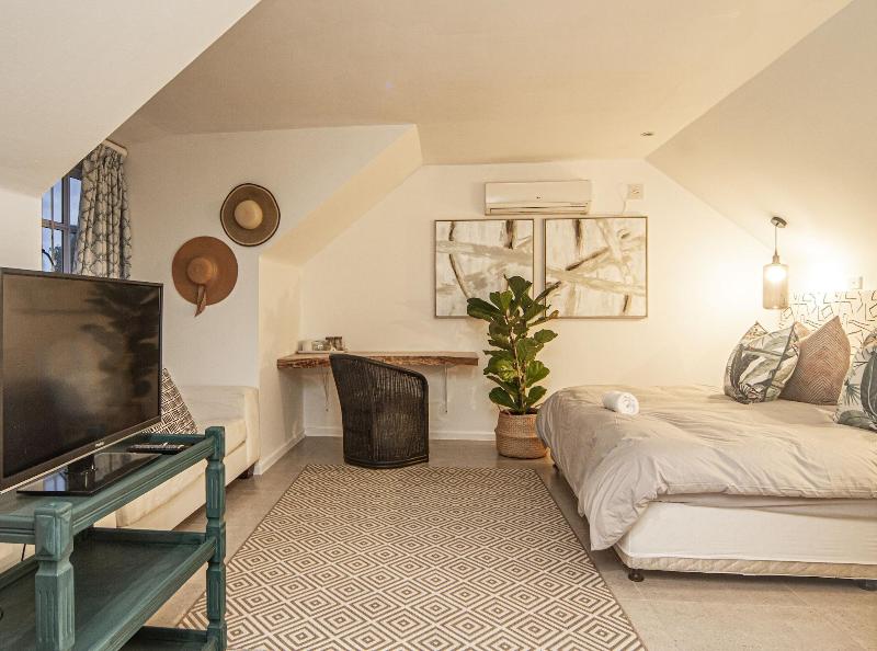 Shelbourne Lodge image
