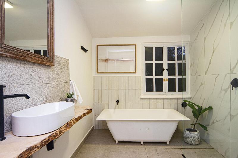 Shelbourne Lodge image
