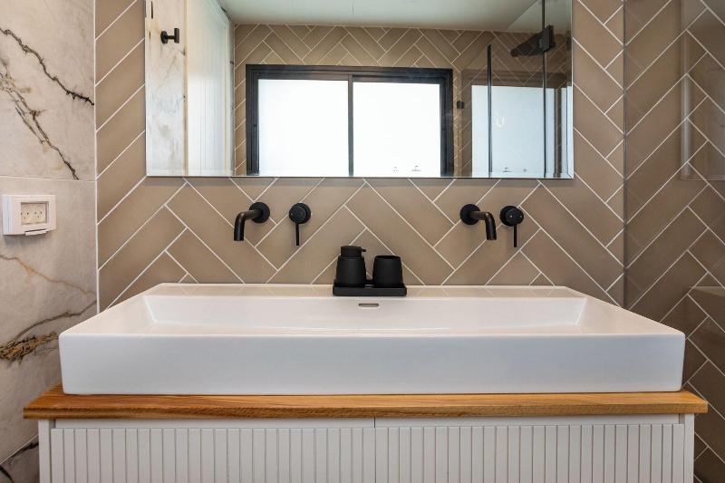 De Sheinkin Suites image