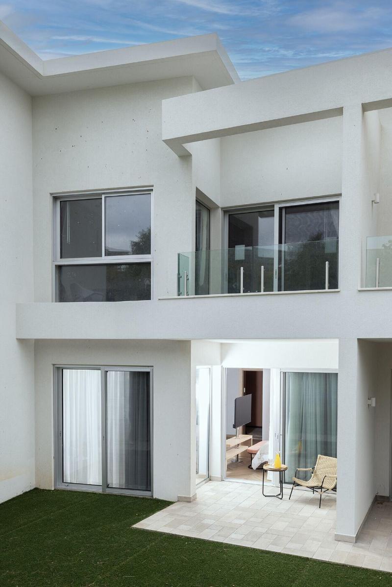 Almond Hotel image