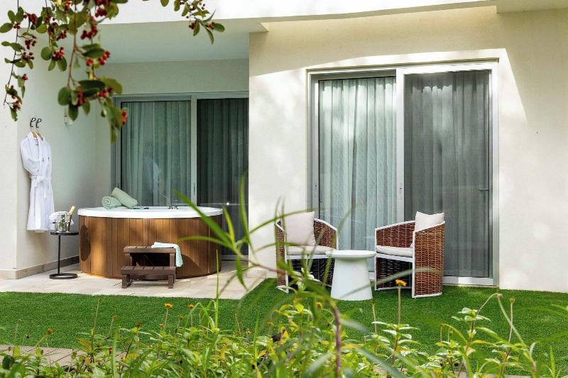 Almond Hotel image