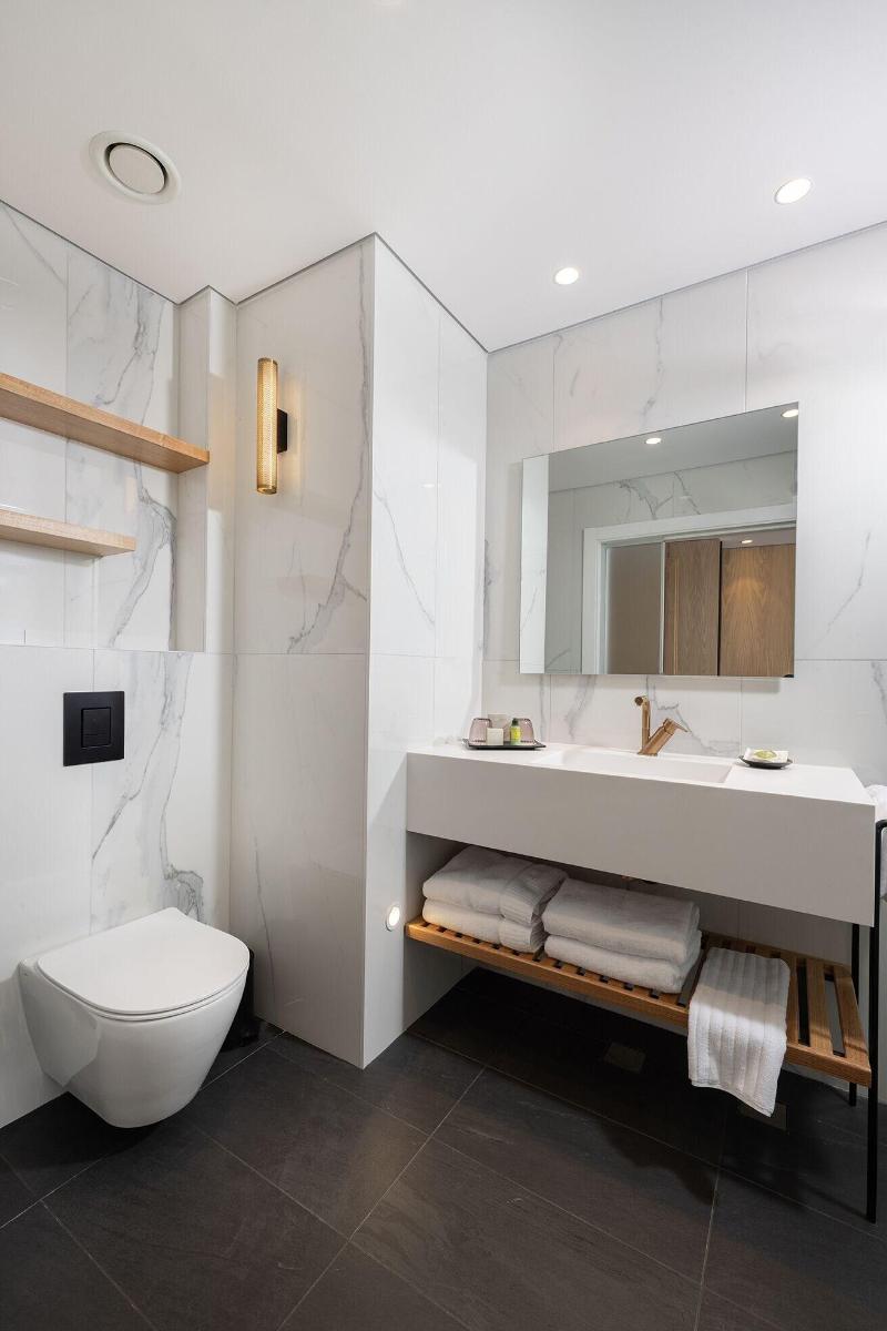 Almond Hotel image