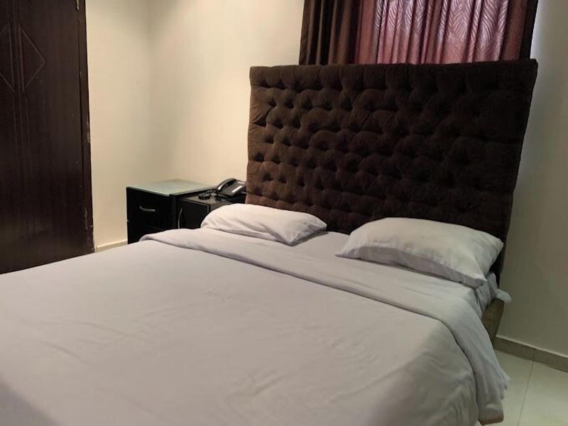 Safis Suites image