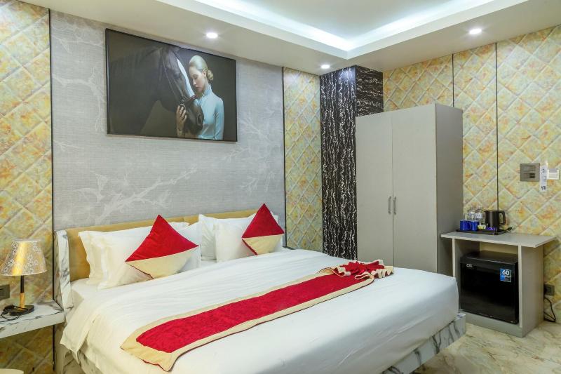 Hotel Robot image