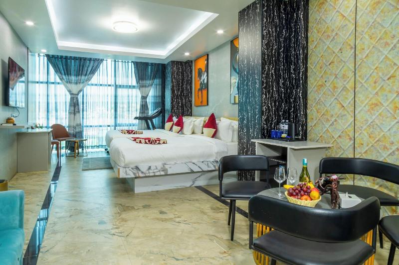 Hotel Robot image